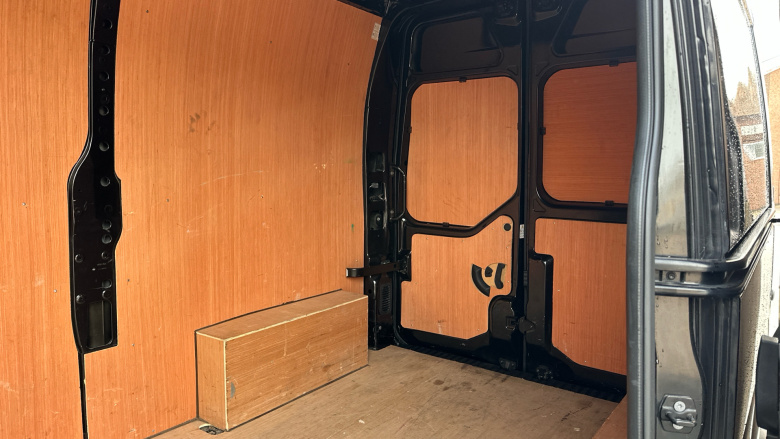 Renault Master Mwb Diesel Fwd MM35 Blue dCi 135 Advance Medium Roof Van